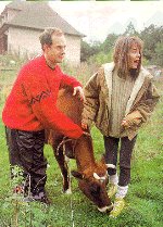 Bernard avec sa femme et �a vache
